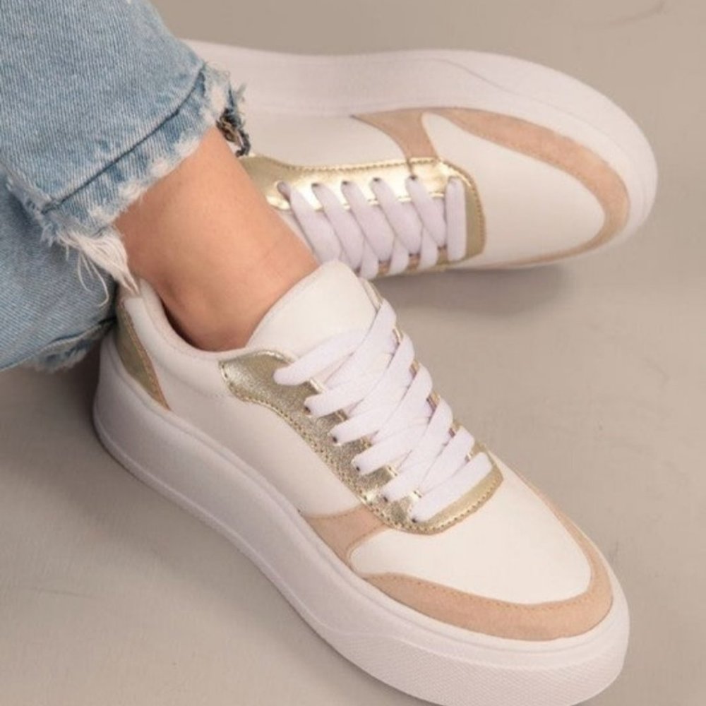 Lace Up Round Toe Sneakers
